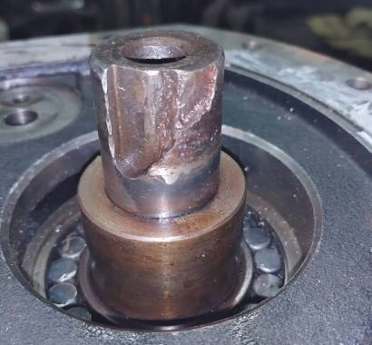 Капитальный ремонт компрессоров — Износ посадочного места ведомой шестерни — фото